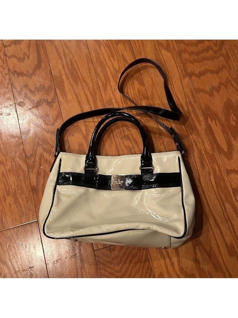 Kate spade cream and black patent leather bow detail crossbody shoulder bag - Picture 2 of 13
